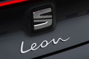 新型レオンは「Leon」の表記に