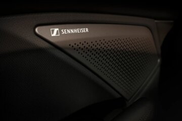 SENNHEISERが手掛けたサウンドシステムを採用