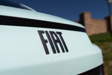 フェイスリフトでグリルレスのようなデザインになりました