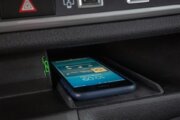 スマートフォンのワイヤレス充電パッドも設定されています
