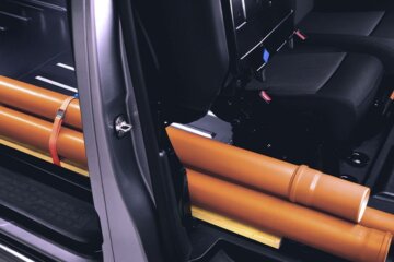 ロードスルーバルクヘッドにより長尺物も積載可能です
