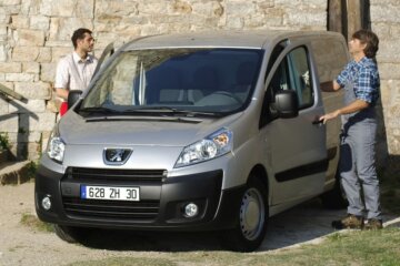 引き続きシトロエン ジャンピーの兄弟車となった2代目モデル（2007年）
