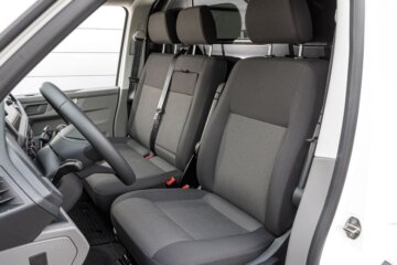 トランスポーターには助手席2人掛けベンチシートが設定