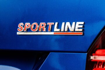 各所にSPORTLINEロゴが配置されます