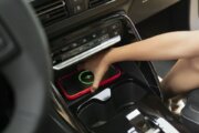 インストルメントパネル下部にはワイヤレス充電パッドも設定