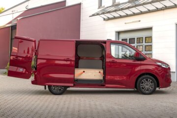 スライドドア開口部の広さはクラストップレベル