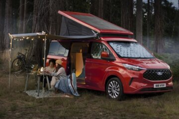 キャンピングカー仕様のトランジット・カスタム ナゲット