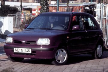 英国日産で生産された2代目モデル（1992年）