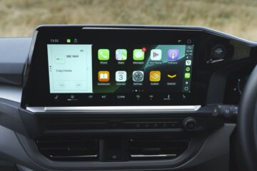 13インチに拡大されたタッチスクリーン