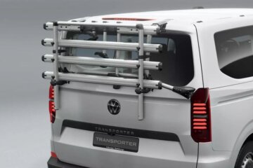 リアには専用設計のサイクルラックも設定