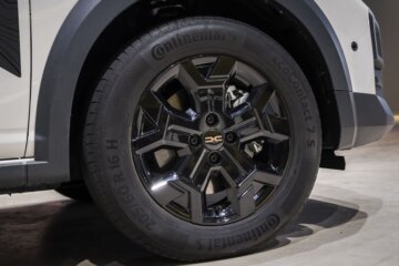 EXTREMEグレードに装備されるブラックアルミホイール