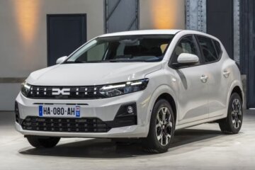 ジョガーのベースとなるサンデロも同時にフェイスリフト