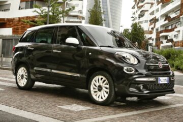 フィアット 500Lワゴン（絶版モデル）