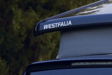 ポップアップルーフにウェストファリアのロゴが入ります