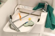 洗面台は折り畳みが可能です