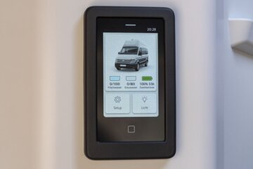 スマートフォンのような縦型のコントロールユニット