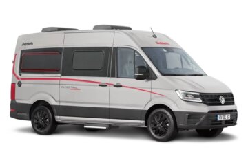 グランドカリフォルニア同様にクラフターをベースに架装したモデルもあります（デスレフ）