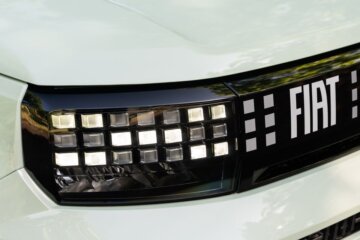 印象的なピクセルスタイルのLEDヘッドライト