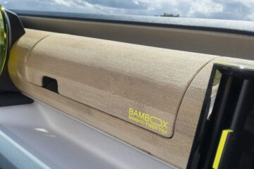 竹の繊維を用いたグローブボックスのBAMBOX