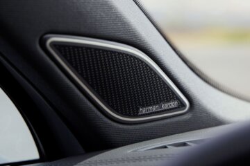 Harman Kardonの高音質サウンドシステムも選択可能