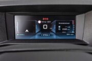 デジタルメータークラスターが全車標準装備になりました