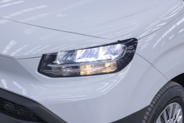 フェイスリフトで採用された新意匠のLEDヘッドライト