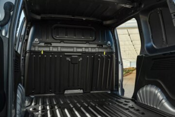 フラットな荷室で高い積載性能が備わります